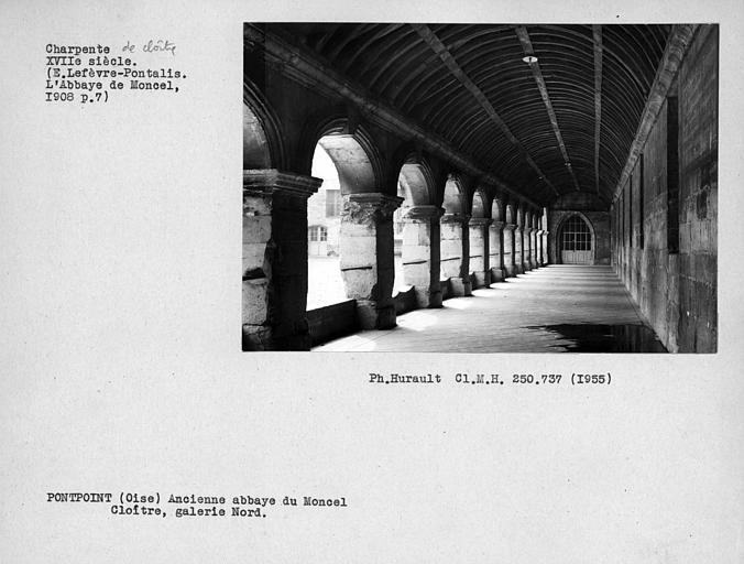 Cloître, charpente de la galerie nord attenant à l'ancien réfectoire, actuelle chapelle