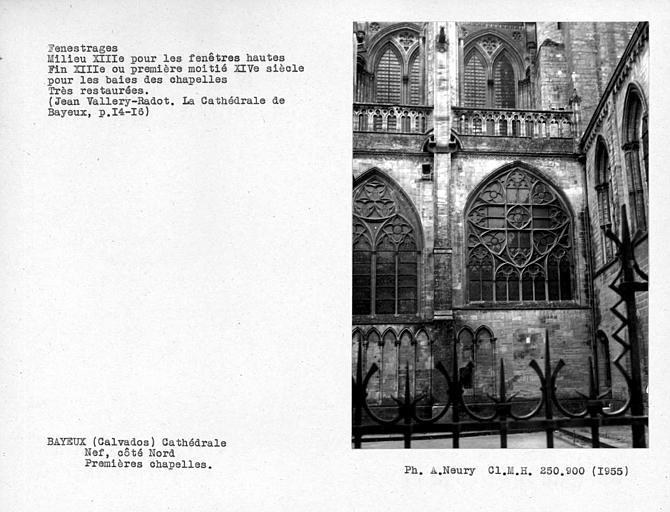 Fenestrages restaurés de la première chapelle nord de la nef