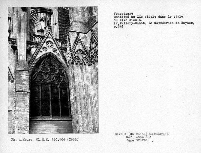 Fenestrage restitué au XXe siècle, de la dernière chapelle sud de la nef, sixième travée