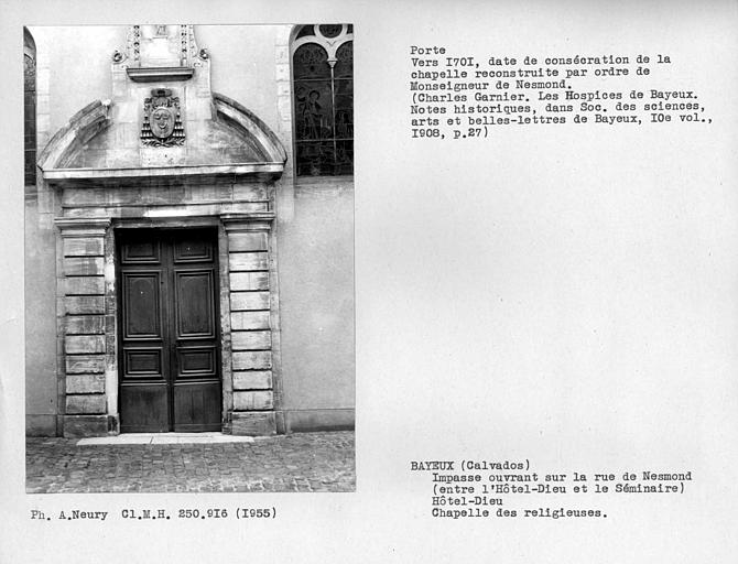 Chapelle des religieuses, façade sur impasse ouvrant rue Nesmond, porte et vantaux