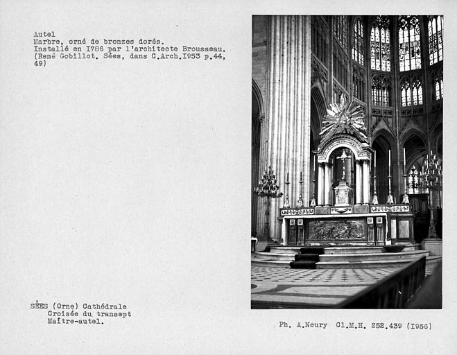 Autel en marbre et bronze doré de la croisée du transept