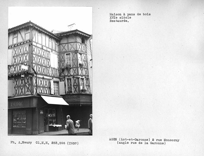 Vue d'ensemble de la façade à pans de bois, restaurée