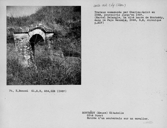 Entrée d'un souterrain dans un cavalier du côté est