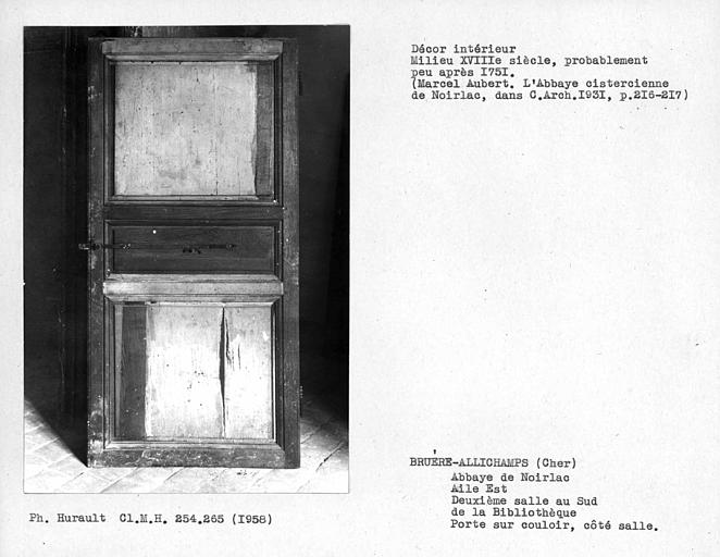 Deuxième salle au sud de la bibliothèque, premier étage de l'aile est, serrurerie du vantail de la porte d'entrée sur couloir, côté salle