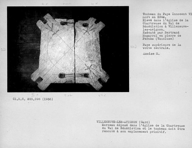 Eglise : tombeau du Pape Innocent VI, en cours de transfert, face supérieure de la voûte centrale