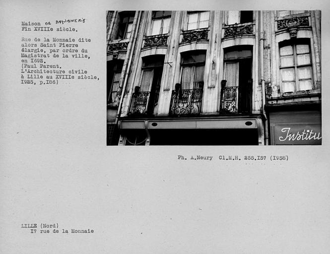 Balcon en fer forgé de la façade