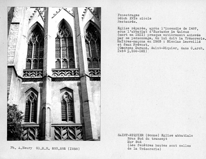 Fenestrages restaurés du bras sud du transept, mur sud (celles du haut sont les fenêtres de la Trésorerie)