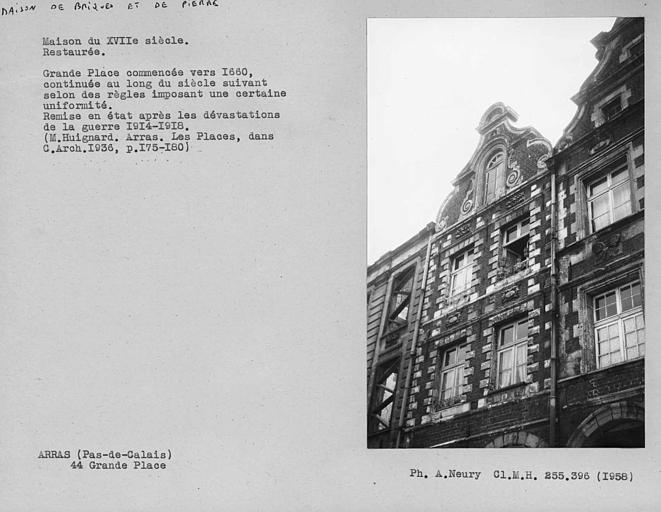 Maison en brique et pierre restaurée après la guerre 1914-1918, vue de la façade