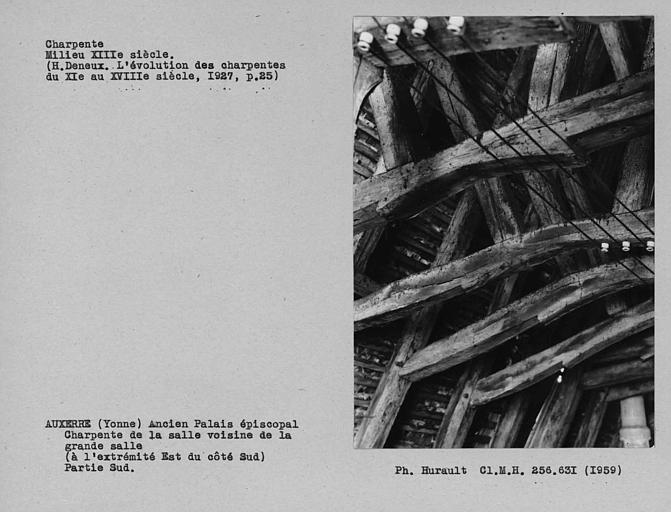 Charpente de la salle voisine de la grande salle, à l'extrémité ouest du côté sud, partie sud depuis les combles de la grande salle