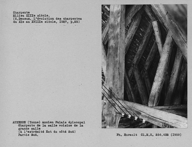 Charpente de la salle voisine de la grande salle, à l'extrémité ouest du côté sud, partie sud depuis les combles de la grande salle