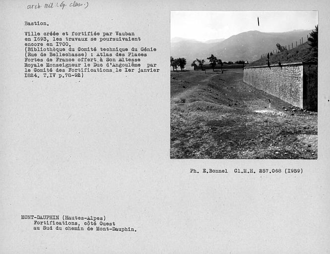 Bastion au sud du chemin d'accès à Mont-Dauphin, côté ouest