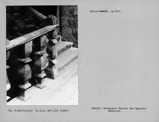 Balustrade en bois de l'escalier, détail