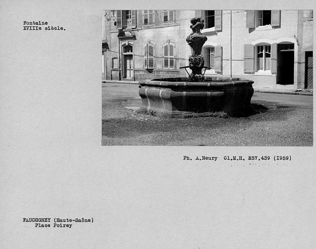 Fontaine de la place