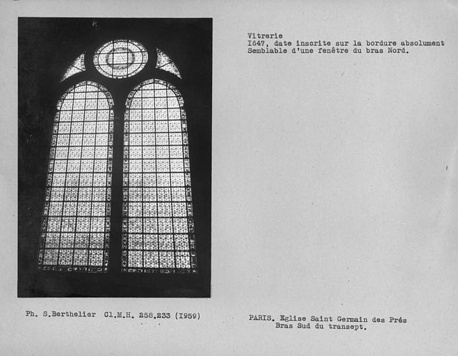 Vitrerie de la fenêtre du bras sud du transept, bordure datée au bas nord