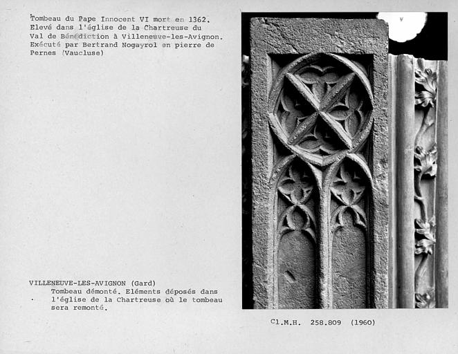 Eléments démontés du tombeau du pape Innocent VI, avant leur remontage, détail de la première assise des piliers