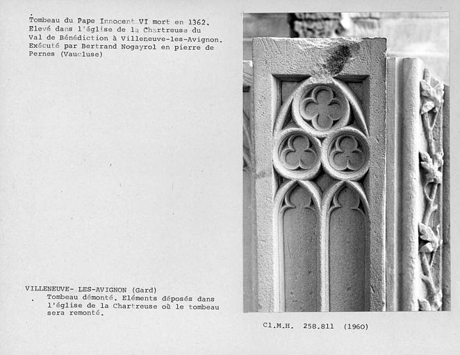 Eléments démontés du tombeau du pape Innocent VI, avant leur remontage, détail de la première assise des piliers