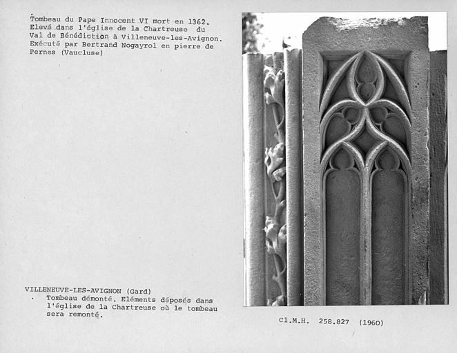 Eléments démontés du tombeau du pape Innocent VI, avant leur remontage, détail de la première assise des piliers