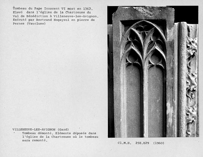 Eléments démontés du tombeau du pape Innocent VI, avant leur remontage, détail de la première assise des piliers