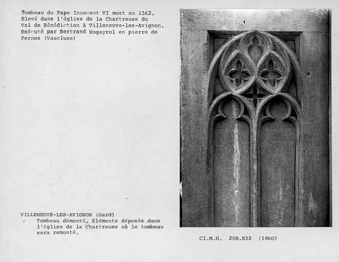 Eléments démontés du tombeau du pape Innocent VI, avant leur remontage, détail de la première assise des piliers