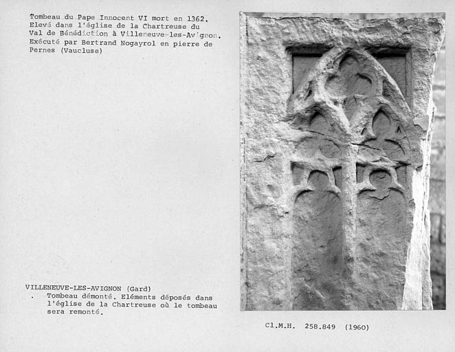 Eléments démontés du tombeau du pape Innocent VI, avant leur remontage, détail de la première assise des piliers