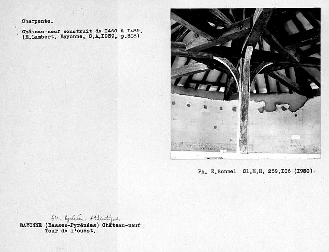 Charpente de la tour vue de l'ouest