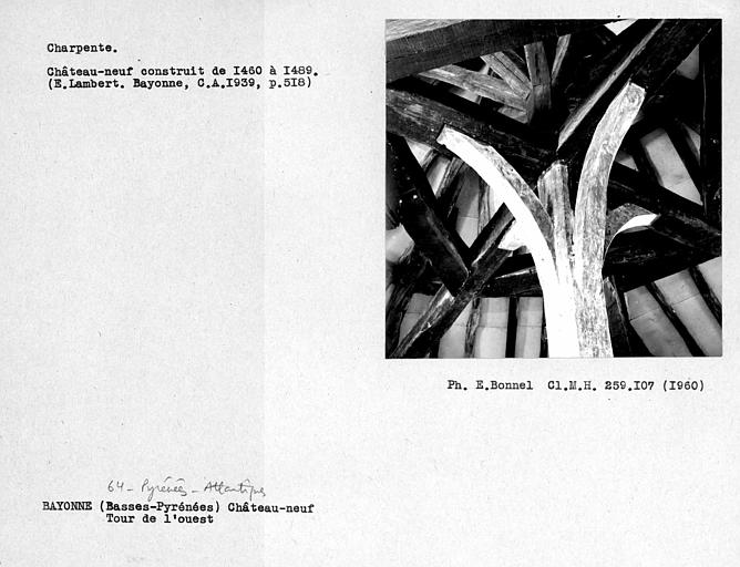 Charpente de la tour vue de l'ouest