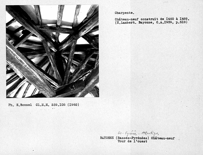 Charpente de la tour vue de l'ouest