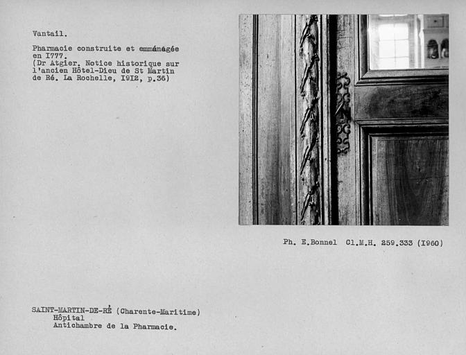 Serrure de la porte de la pharmacie dans la salle de la commission administrative de l'hospice