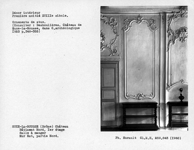 Décor en stuc de la salle à manger au premier étage du bâtiment nord, détail de la moitié nord du mur est