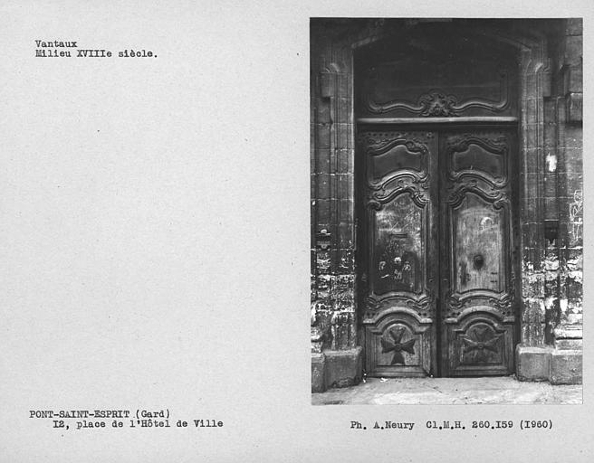 Vantaux de la porte de la façade sur rue