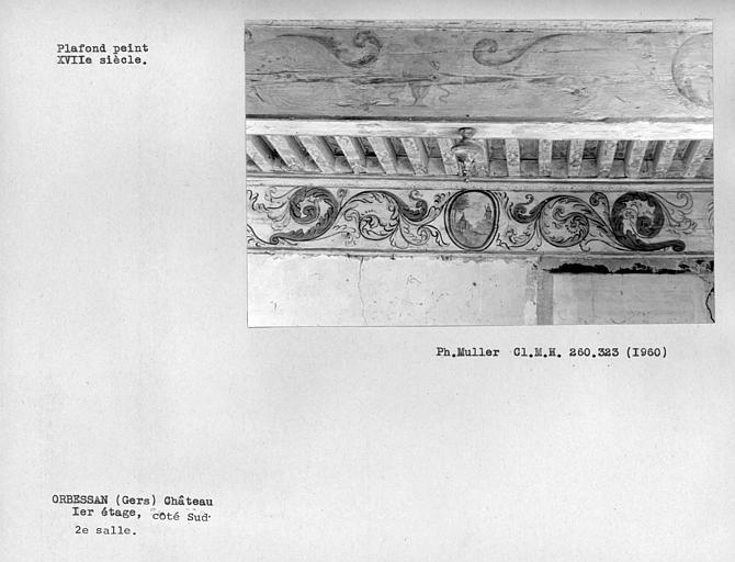 Détail côté fenêtre du plafond et de la frise peinte de la deuxième salle du premier étage, côté sud : premier médaillon