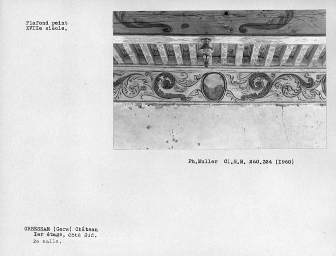 Détail côté fenêtre du plafond et de la frise peinte de la deuxième salle du premier étage, côté sud : deuxième médaillon