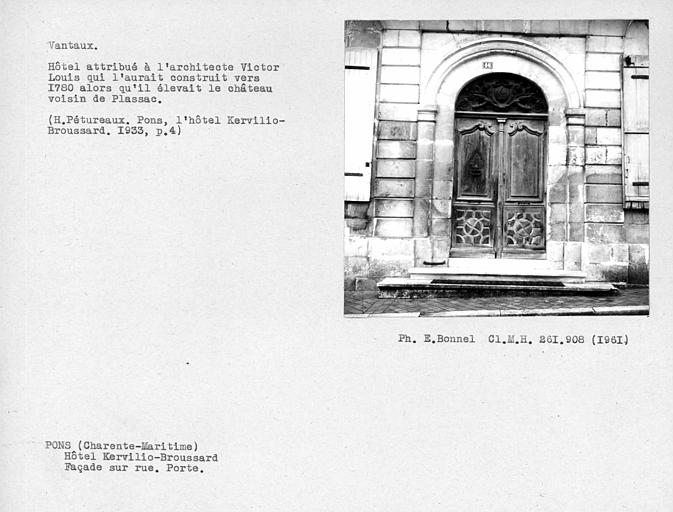 Vantaux de la porte de la façade sur rue