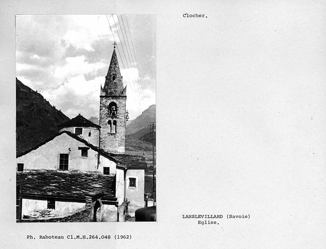 Clocher couvert en pierre. Vue d'ensemble du côté est