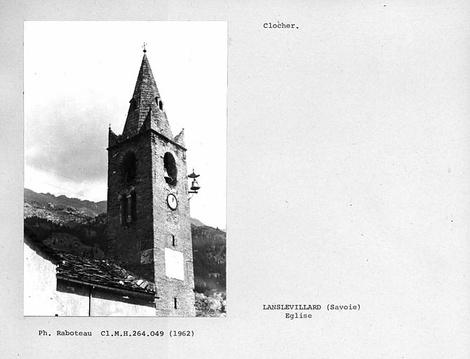 Clocher couvert en pierre. Façades sud et est du clocher