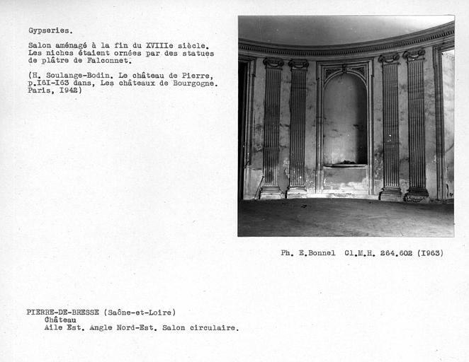 Gypseries du salon circulaire au rez-de-chaussée de l'aile est, vers l'angle nord