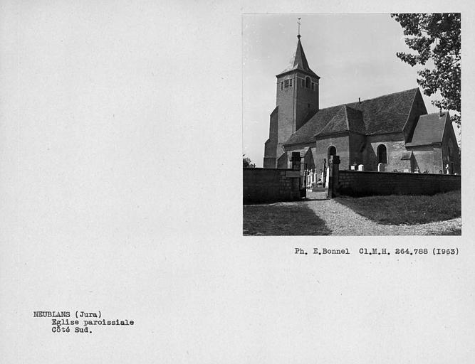 Couverture en tuiles de l'église, côté sud