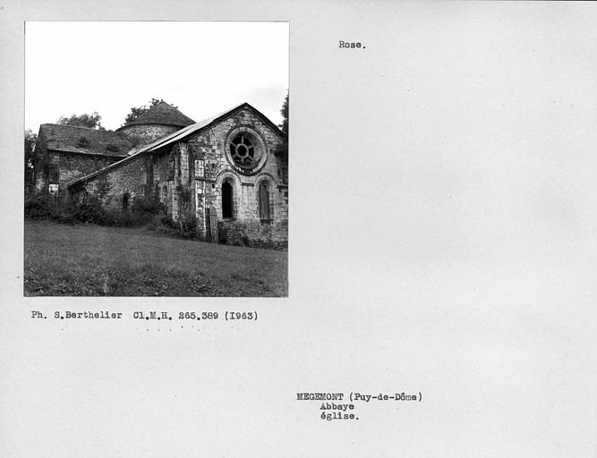 Façade de l'église, rose