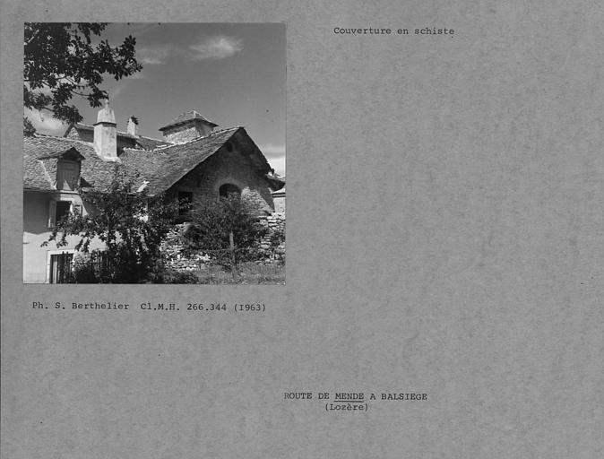 Toits couverts en schiste