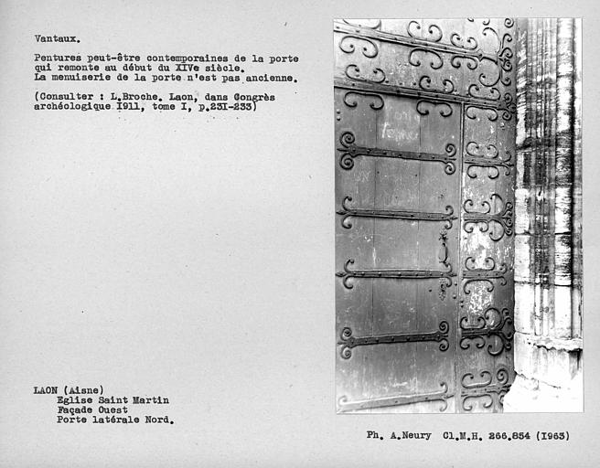 Vantail du portail nord de la façade ouest, détail de la porte à pentures sur menuiserie moderne