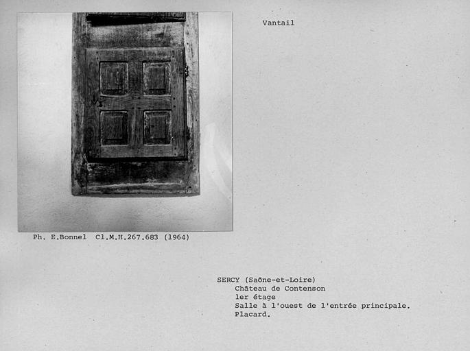 Premier étage, vantail du placard de la salle à l'ouest de l'entrée principale sud