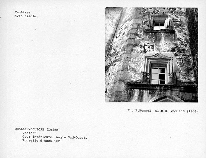 Fenêtres de la tourelle d'escalier sur cour intérieure côté sud