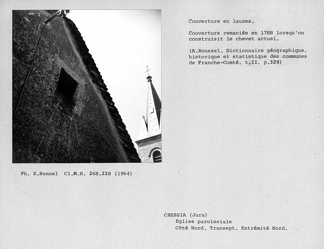 Couverture en lauzes remaniée en 1788 lors de la construction de l'actuel chevet, transept nord
