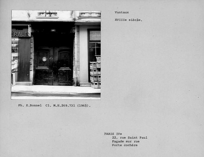 Vantaux de la porte cochère de la façade sur rue
