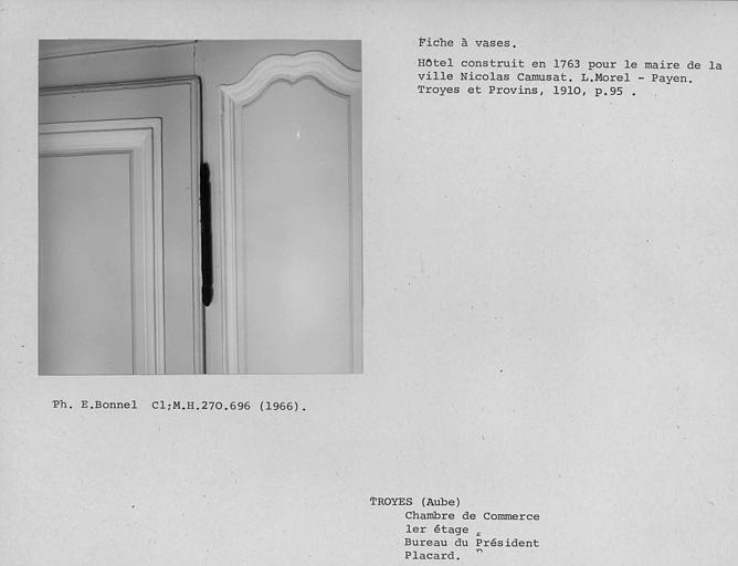 Premier étage, fiche du placard en bois du bureau du Président