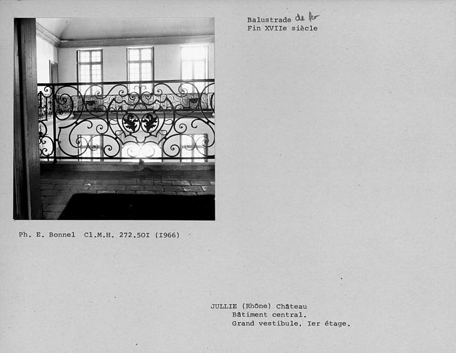 Balustrade en fer forgé du vestibule au niveau du premier étage