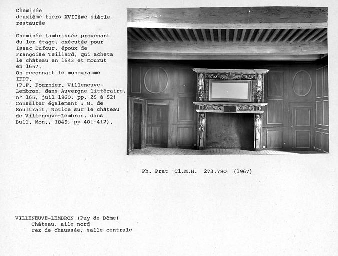 Cheminée lambrissée de la salle centrale au rez-de-chaussée de l'aile nord, restaurée