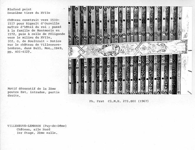 Aile nord. Détail du plafond peint de la deuxième salle au premier étage. Motif décoratif de la deuxième poutre depuis l'est, intrados, partie droite