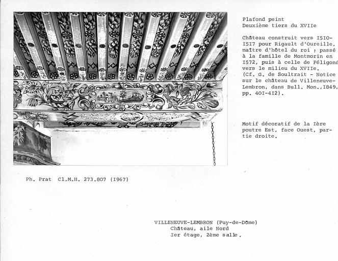 Aile nord. Détail du plafond peint de la deuxième salle au premier étage. Motif décoratif de la première poutre est, face ouest, partie droite