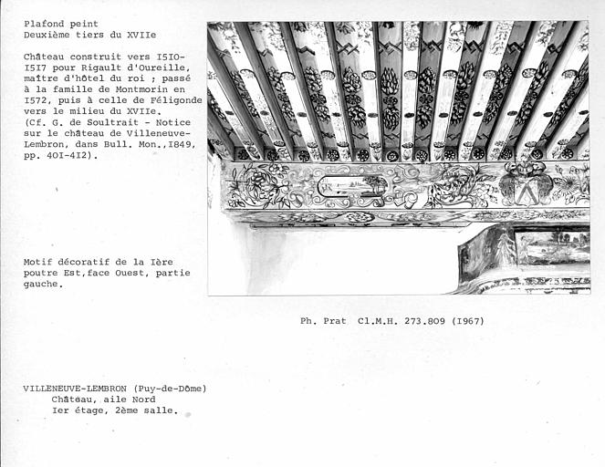 Aile nord. Détail du plafond peint de la deuxième salle au premier étage. Motif décoratif de la première poutre est, face ouest, partie gauche